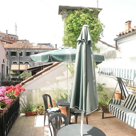 Al Campaniel Couette-café 3*