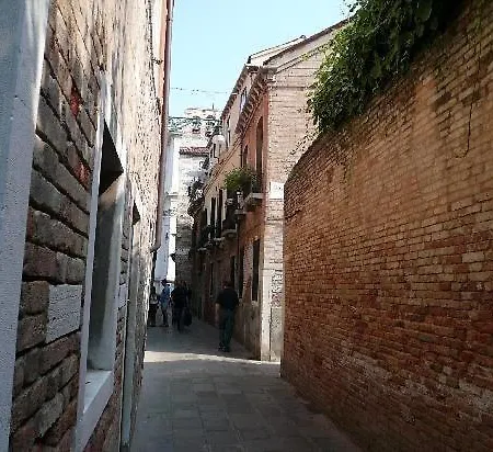 Al Campaniel Oda ve Kahvaltı