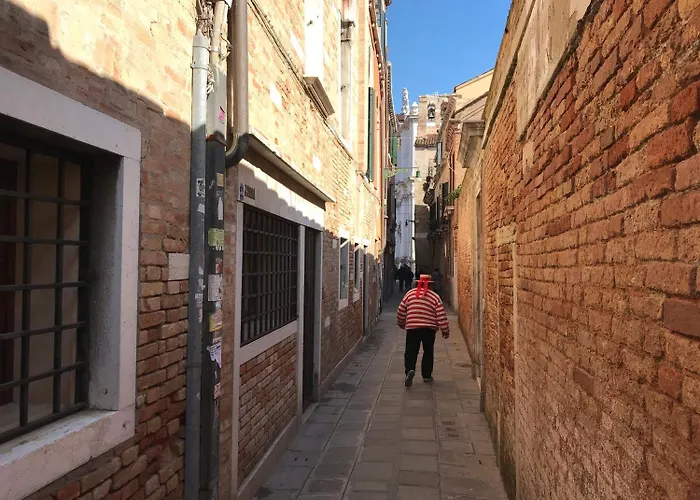 Oda ve Kahvaltı Al Campaniel 3*